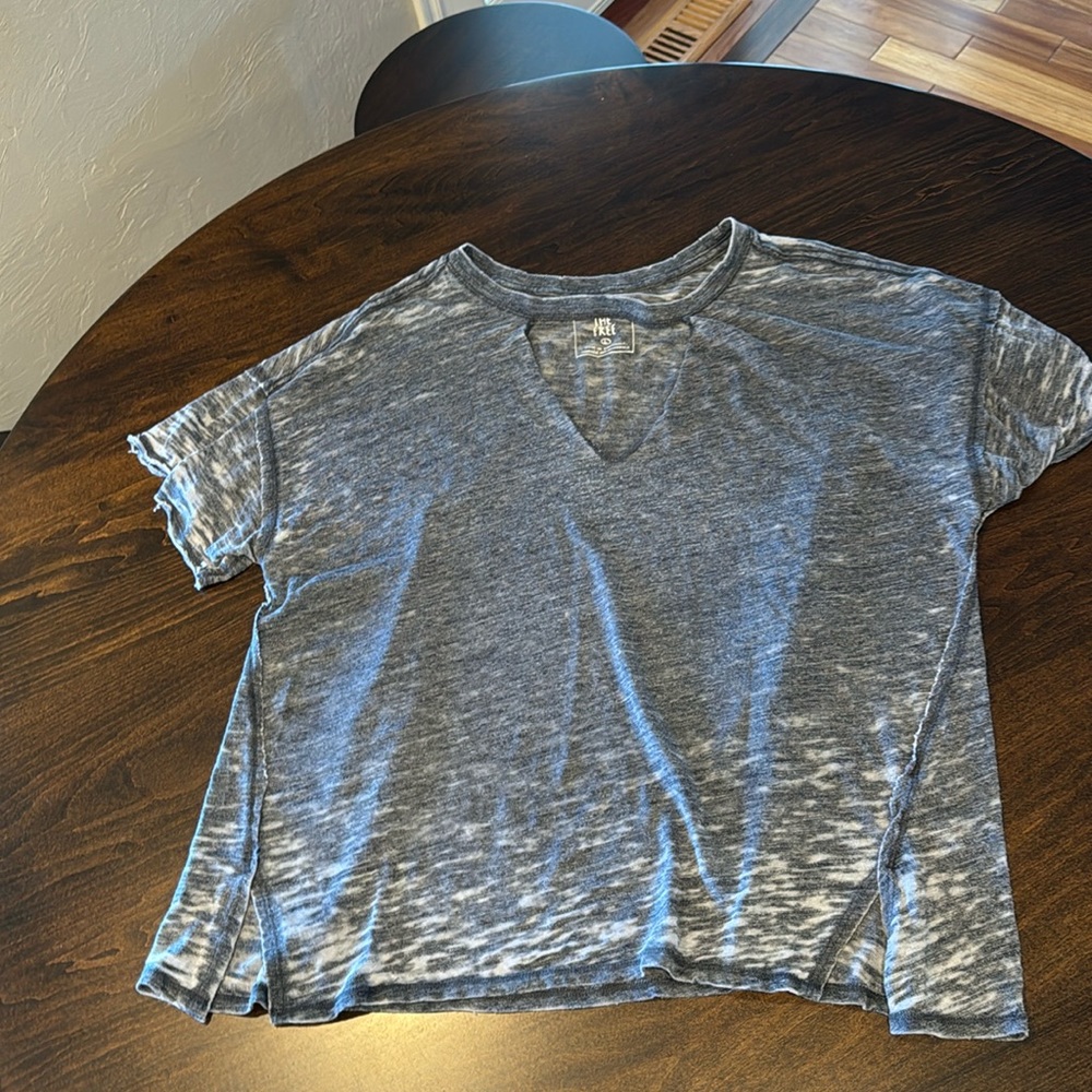 We The Free/Free People V Neck Tee. Size Large.